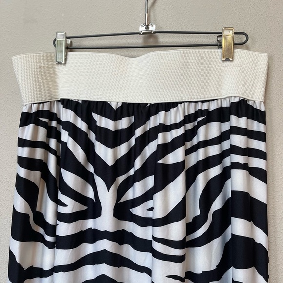 Zebra Stripe Colorful Stretch Midi Skirt Plus 2X NWT Magic - Picture 3 of 8